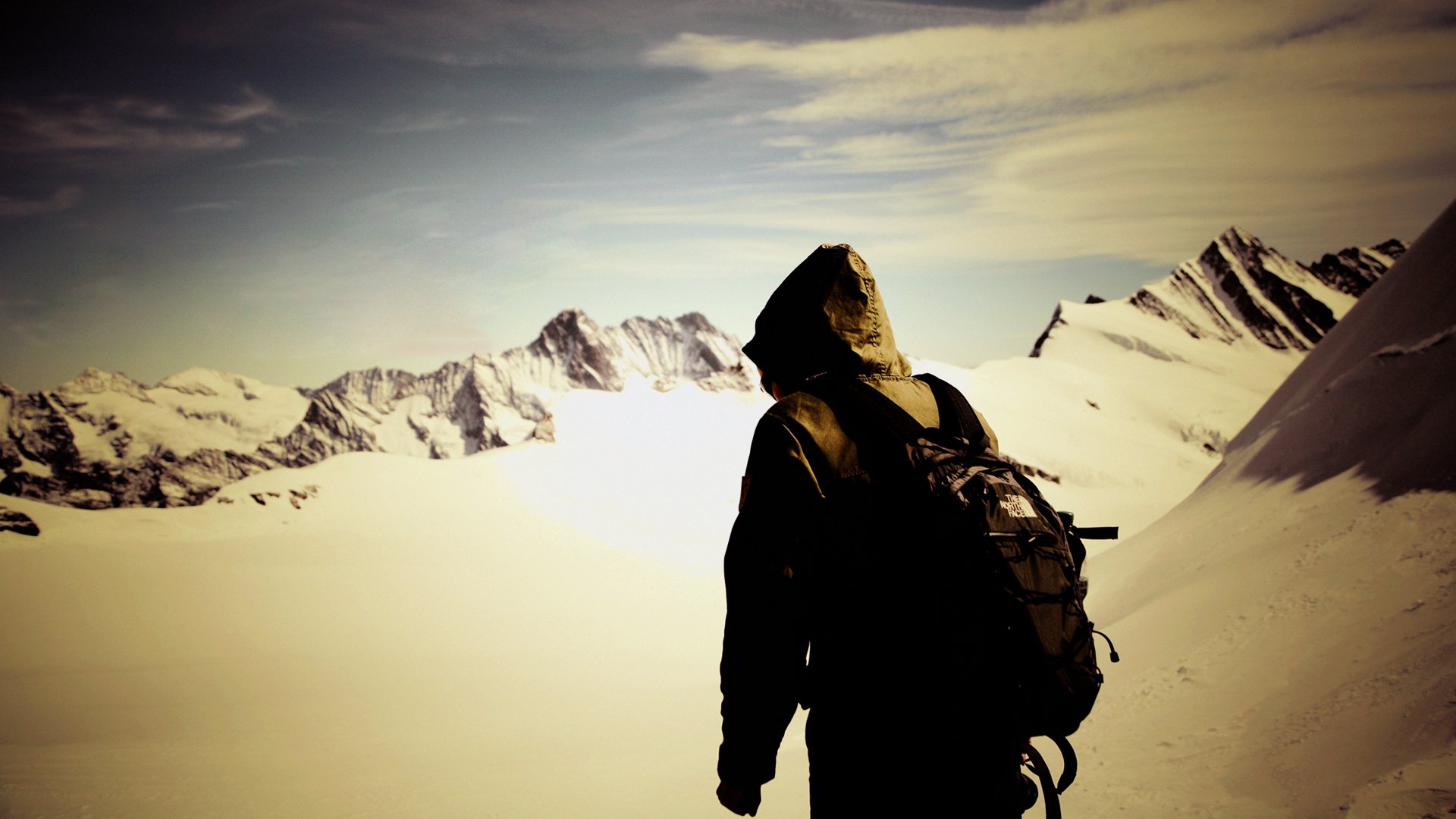 uomo montagna neve cielo libertà