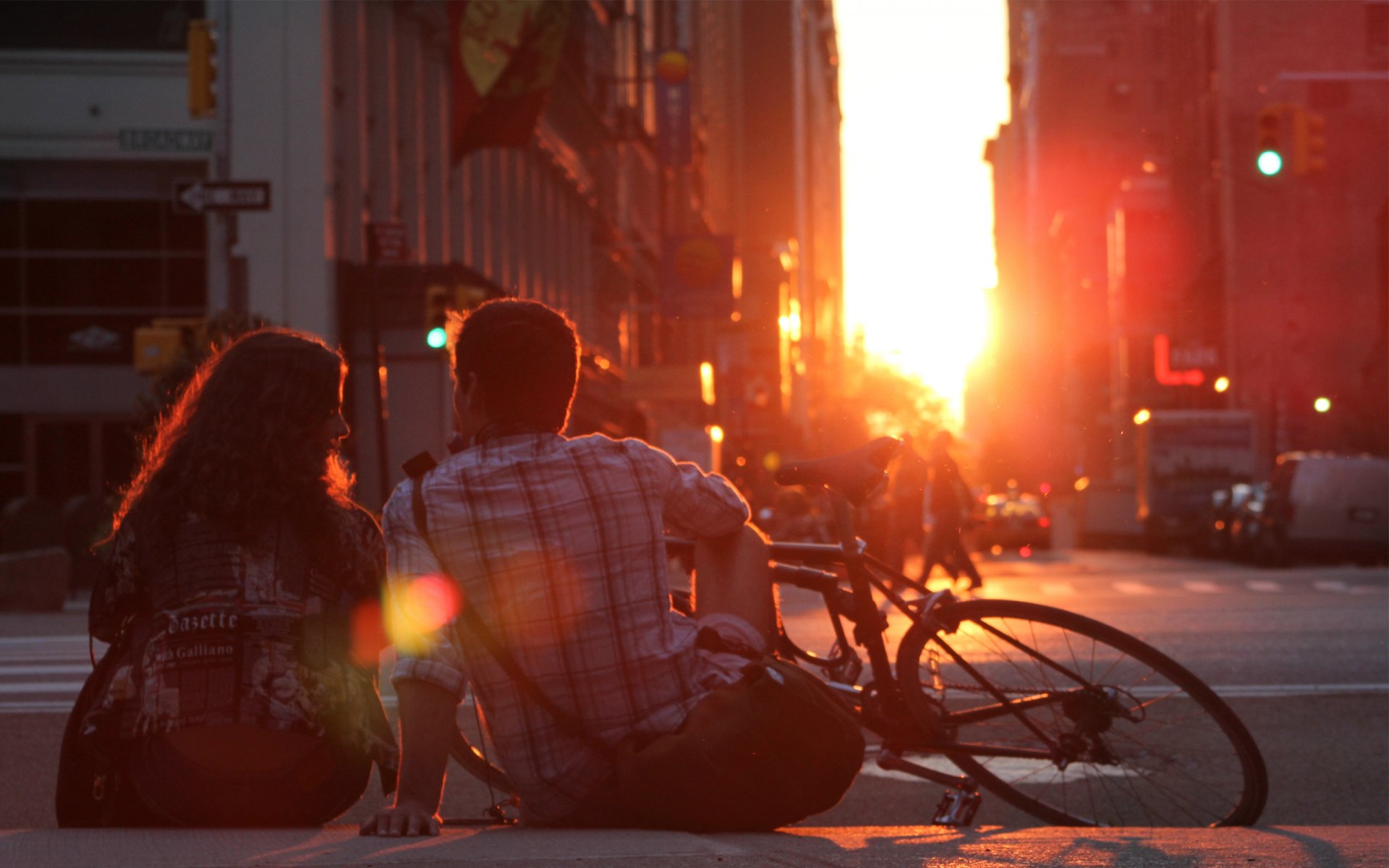 romantico tramonto coppia amore sole romanticismo fidanzato ragazza e bicicletta