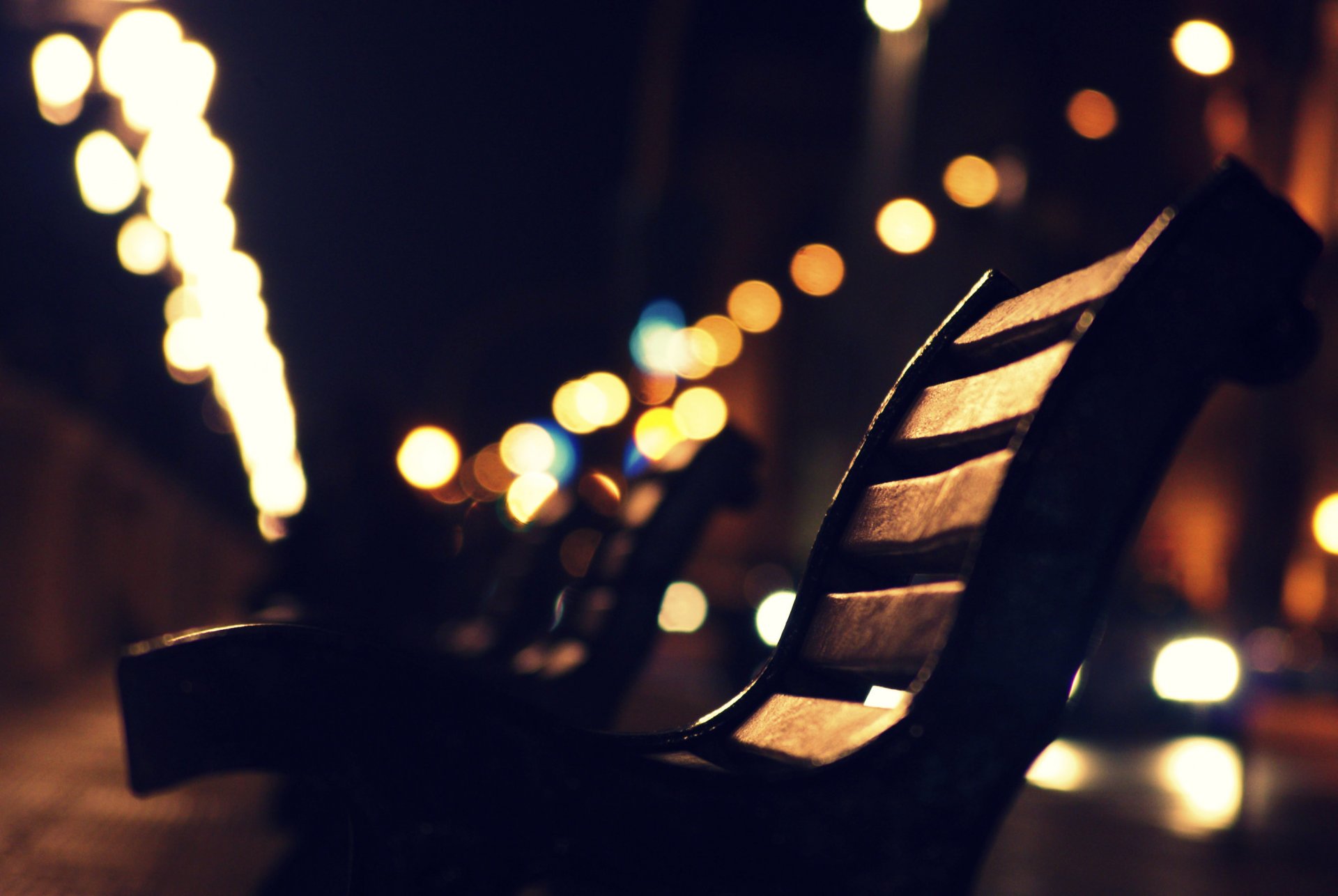 nacht stadt lichter bänke bänke foto hintergrund tapete