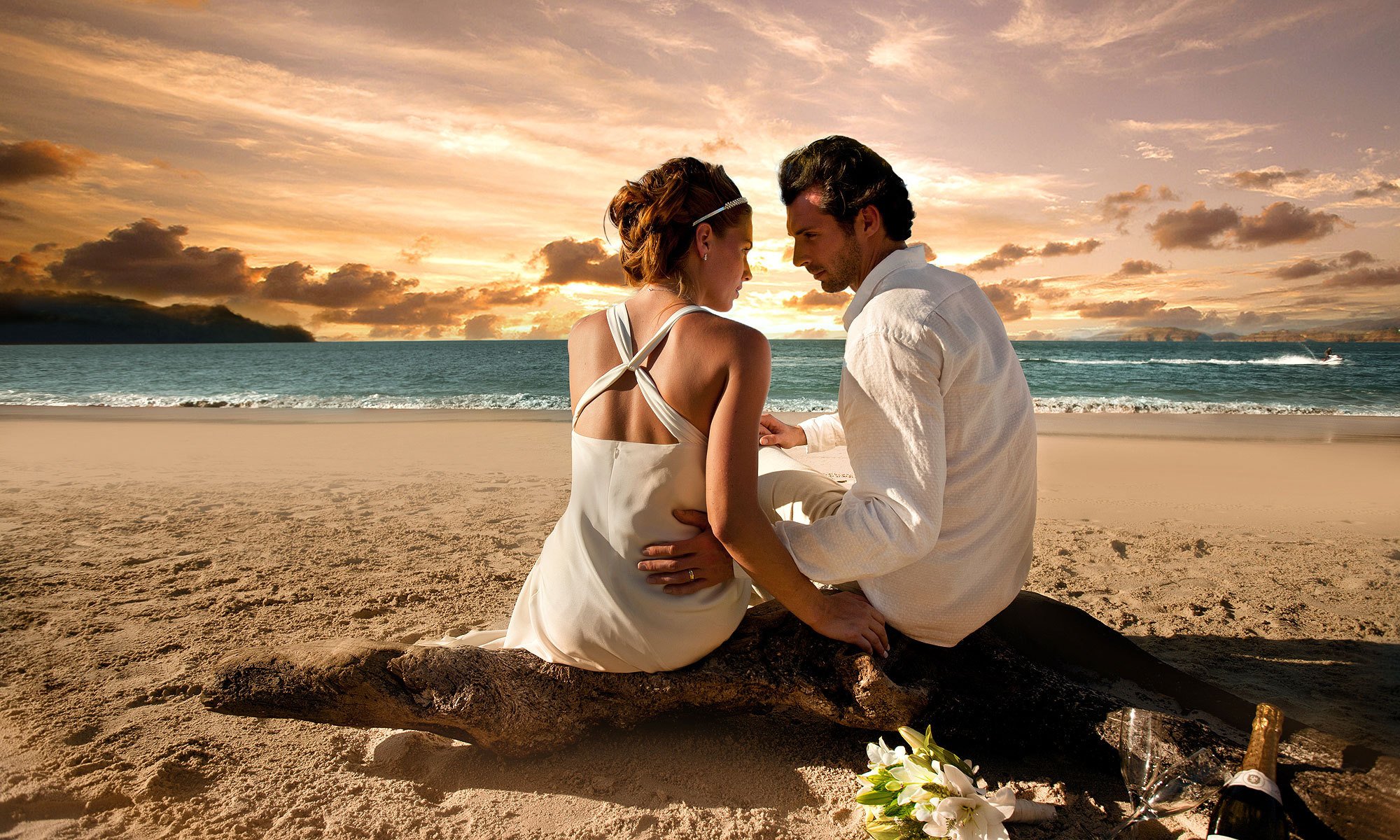 donna ragazza uomo matrimoni sposi amore romanticismo spiaggia tramonto