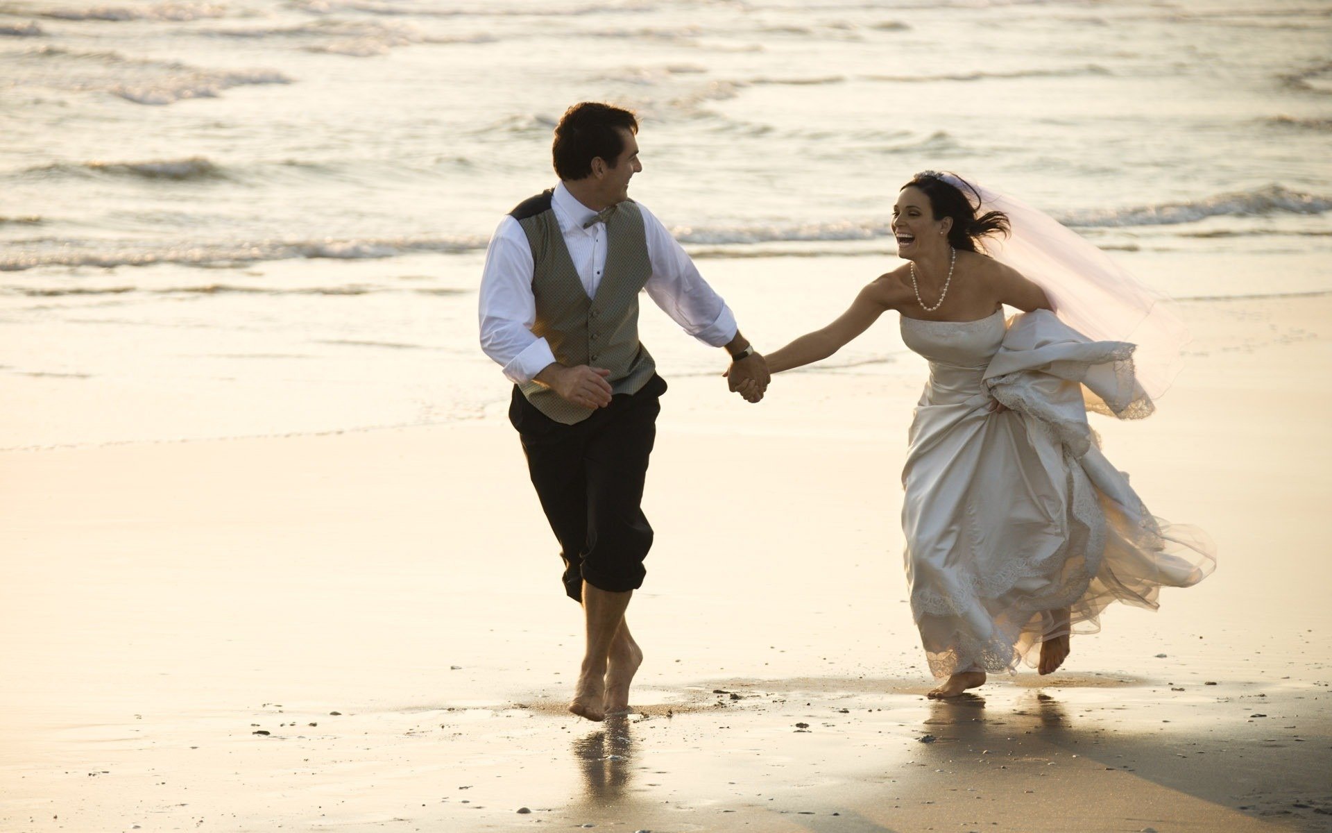 humeur mariage marié robe de mariée mariée voile mer sable joie