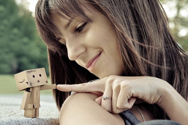 The girl looks at the bangs from the box