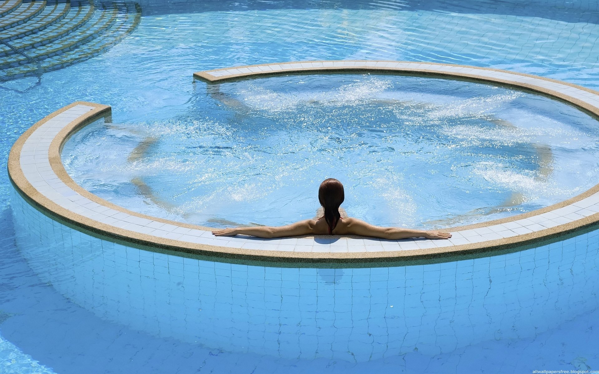 filles détente jacuzzi fraîcheur