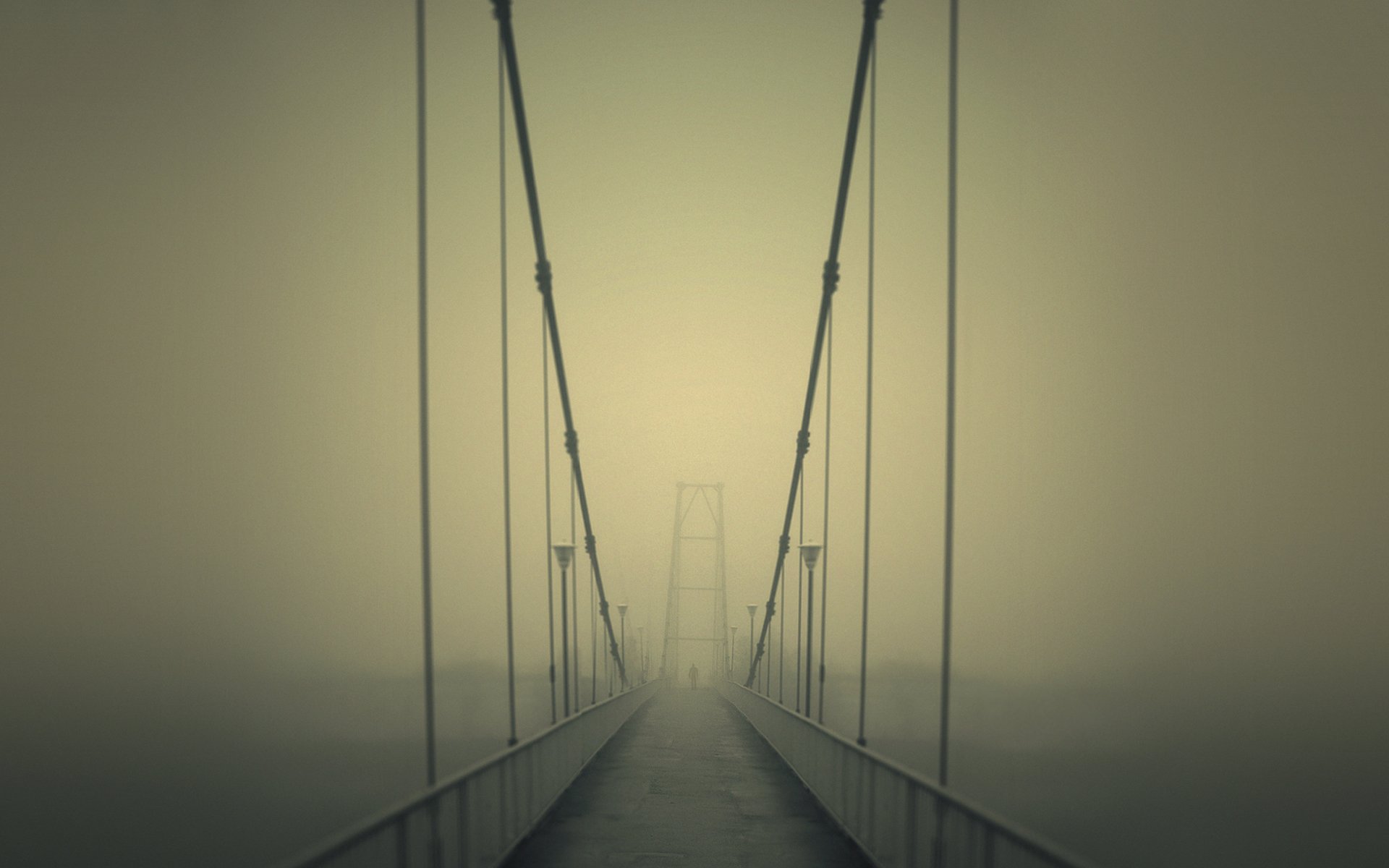 brücke straße nebel