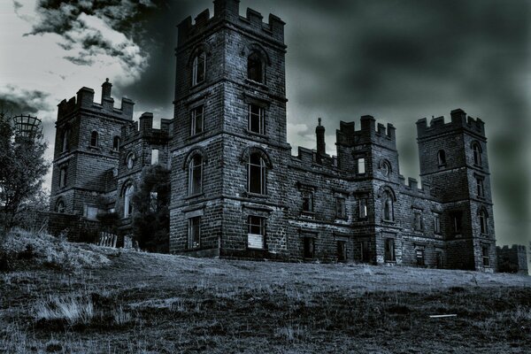 Photo sombre d un vieux château