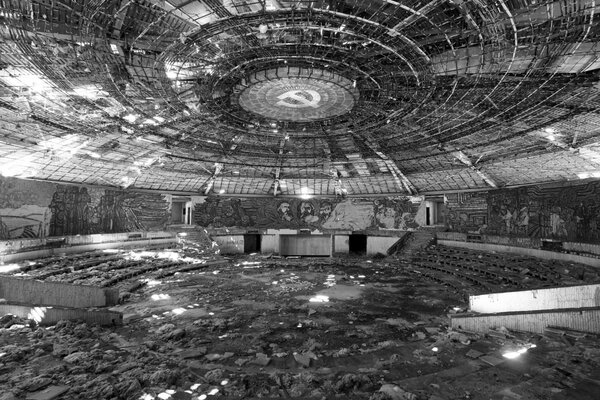 The destroyed hall symbolizes the collapse of the USSR