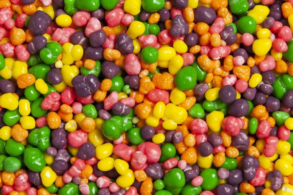 Wiele kolorowych okrągłych cukierków
