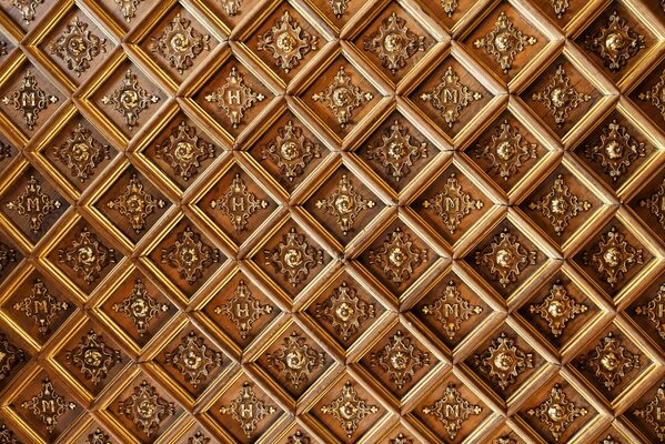 Image of a diamond pattern on the ceiling