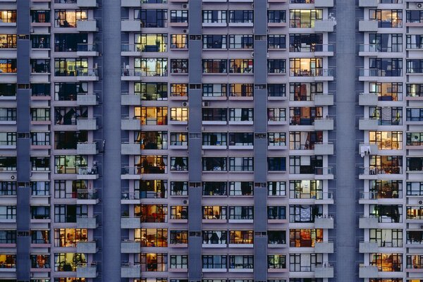 La casa del futuro. Muchos apartamentos, luz, gente