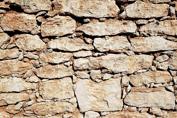 Teksturowana ściana z brązowego kamienia