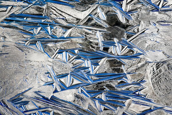 Unusual pattern of icicles made of ice