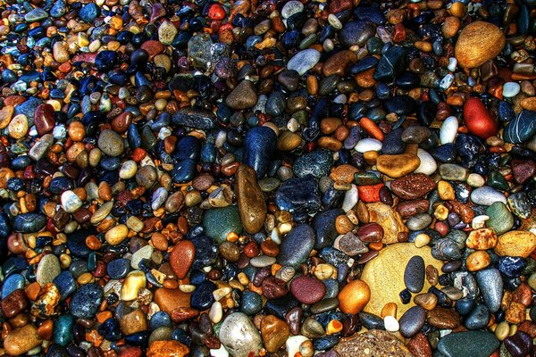 Petites pierres au bord de la mer
