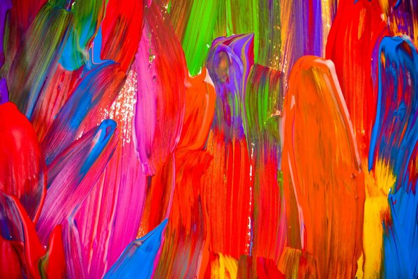 Pinceladas multicolores de pintura sobre lienzo