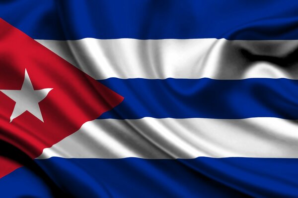 Bandera de Cuba estrella blanca en triángulo rojo con rayas blancas y azules