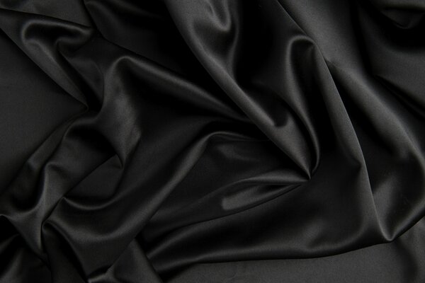 Satin mit Falten, schwarz