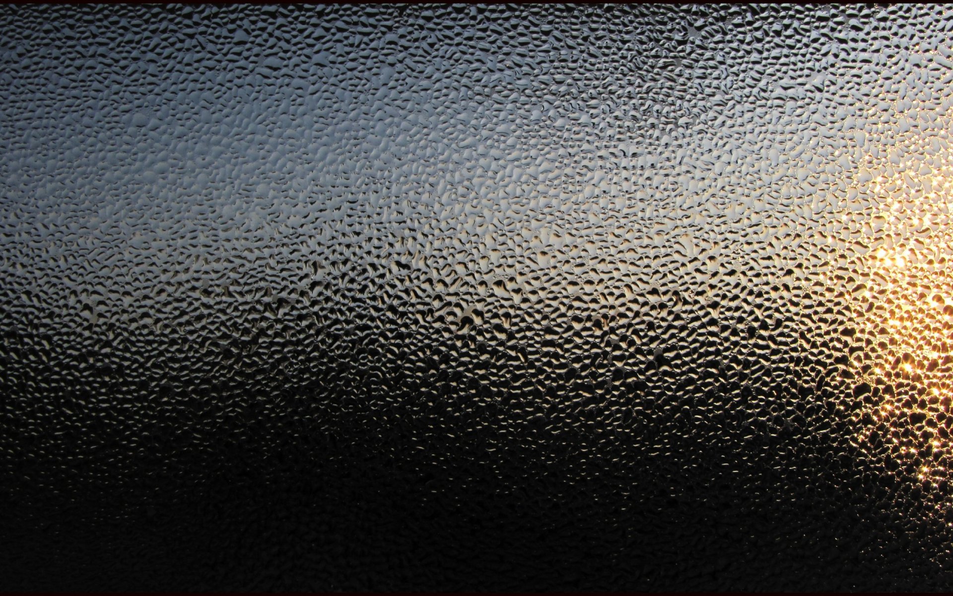 glas tropfen reflexion schwarz gelb