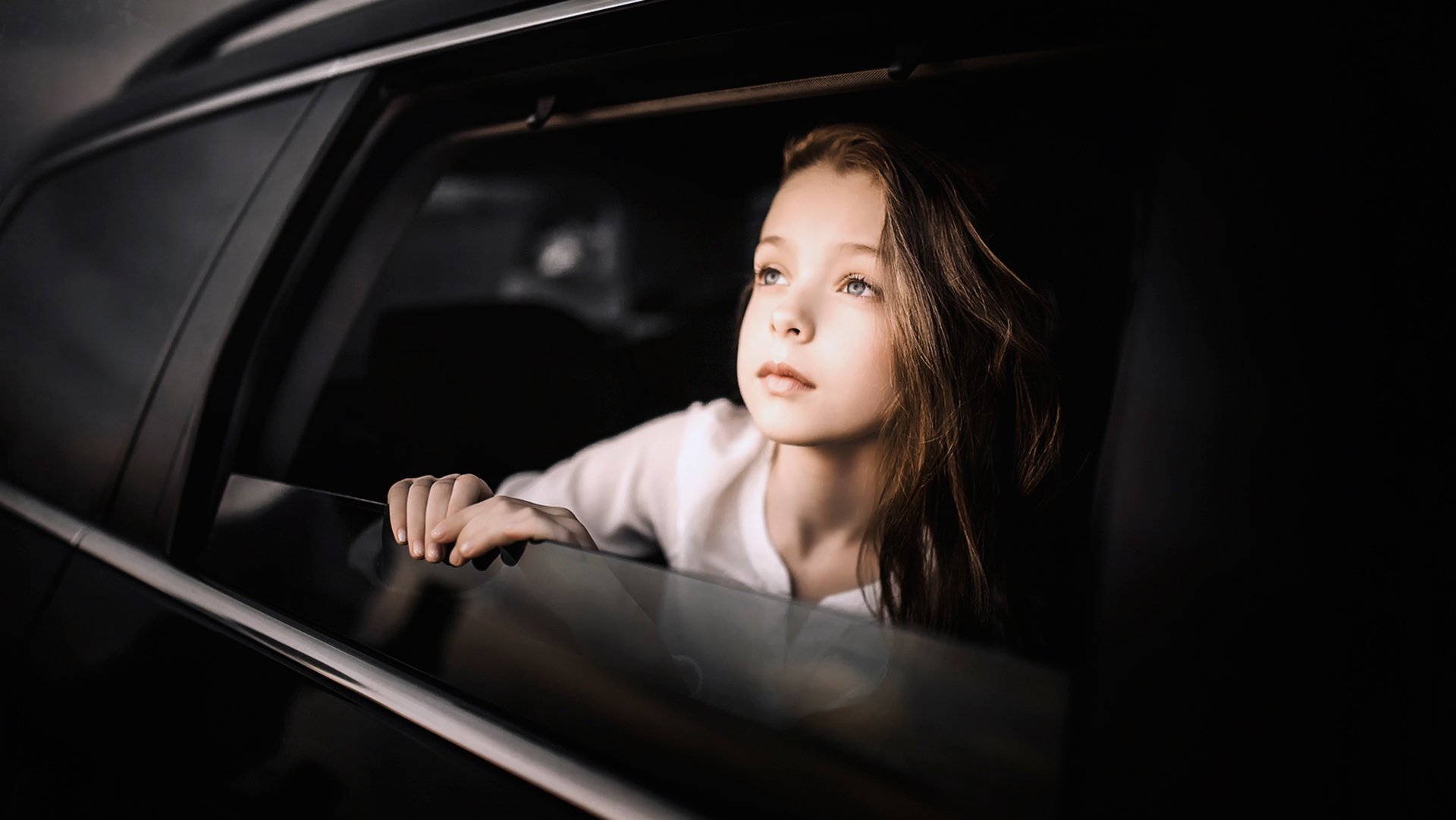 ciudad de la infancia niña coche vista