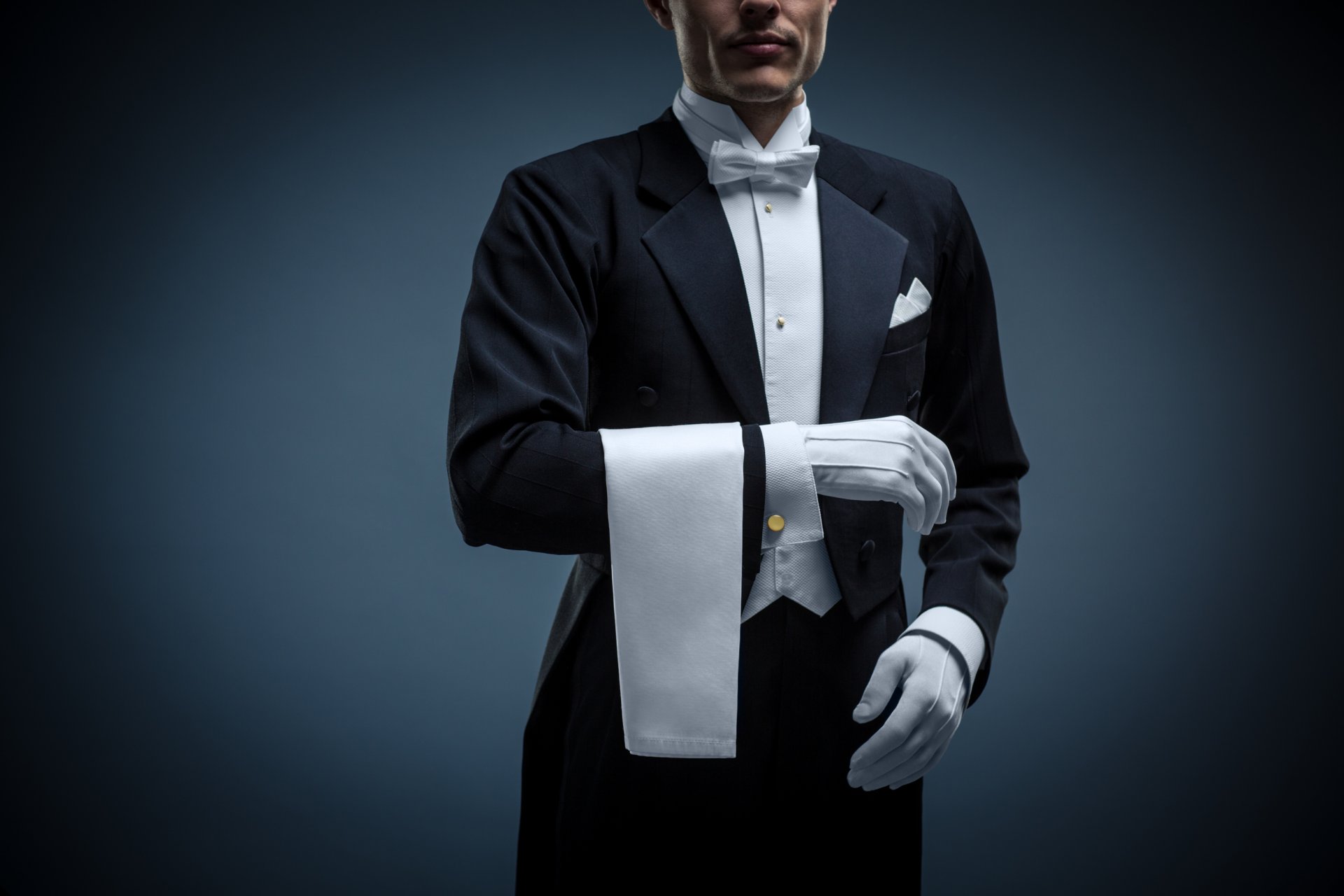 butler uniform elegant mann