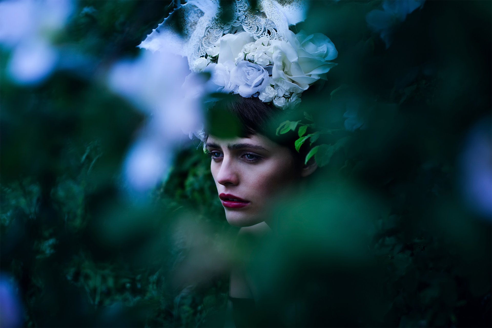 peut-être que c était le monde dans le passé fille maquillage fleurs verdure bokeh