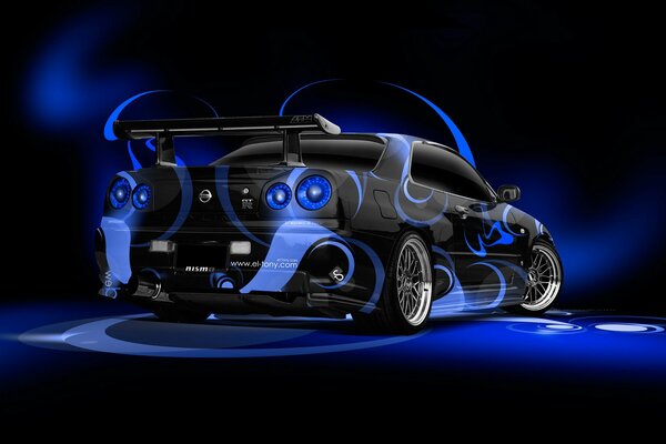 Auto nera con disegni blu su sfondo nero