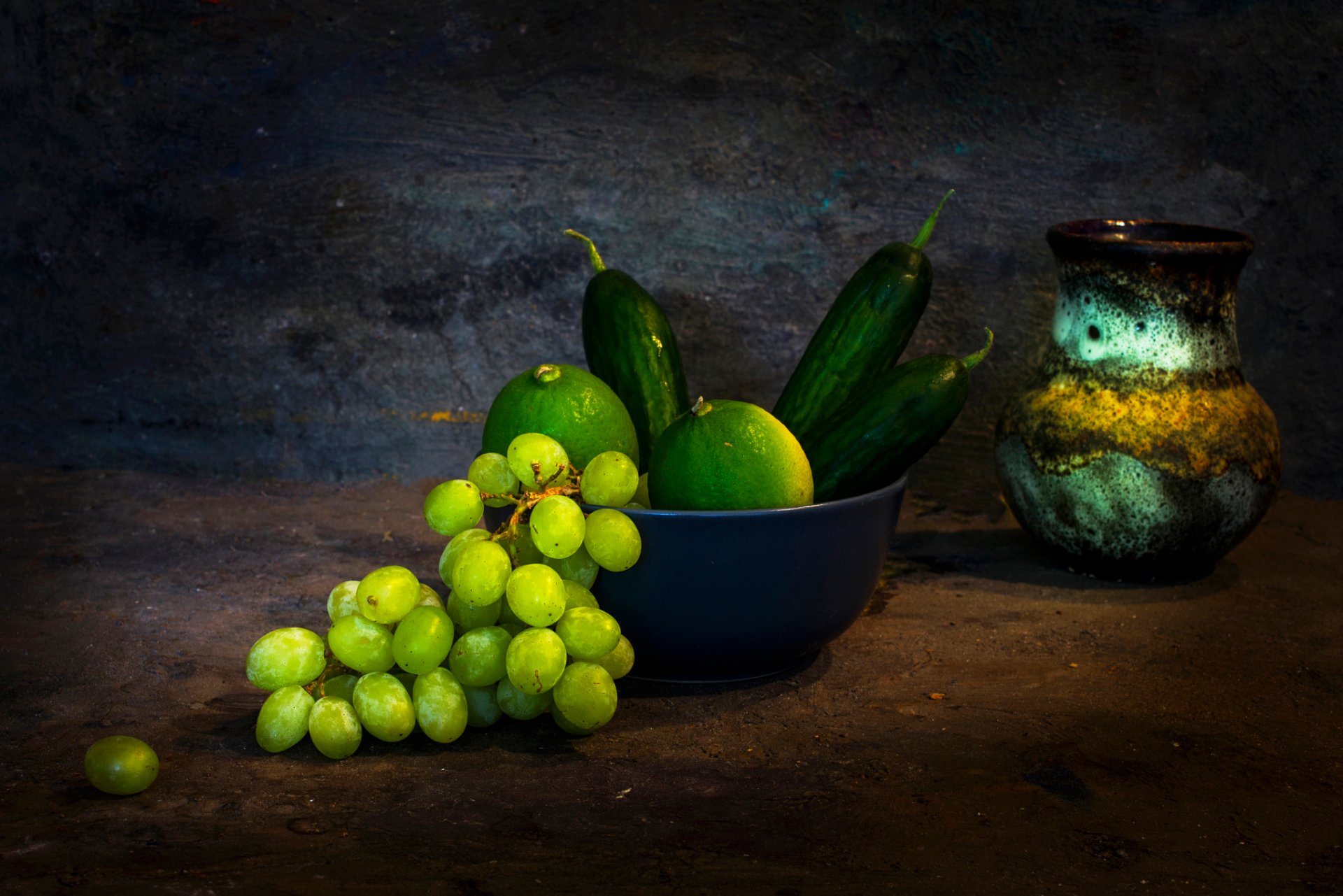 cruche grappe nature morte