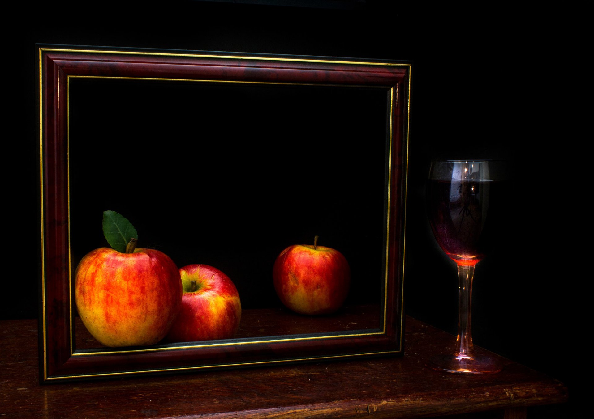 the frame pattern apples glass wine