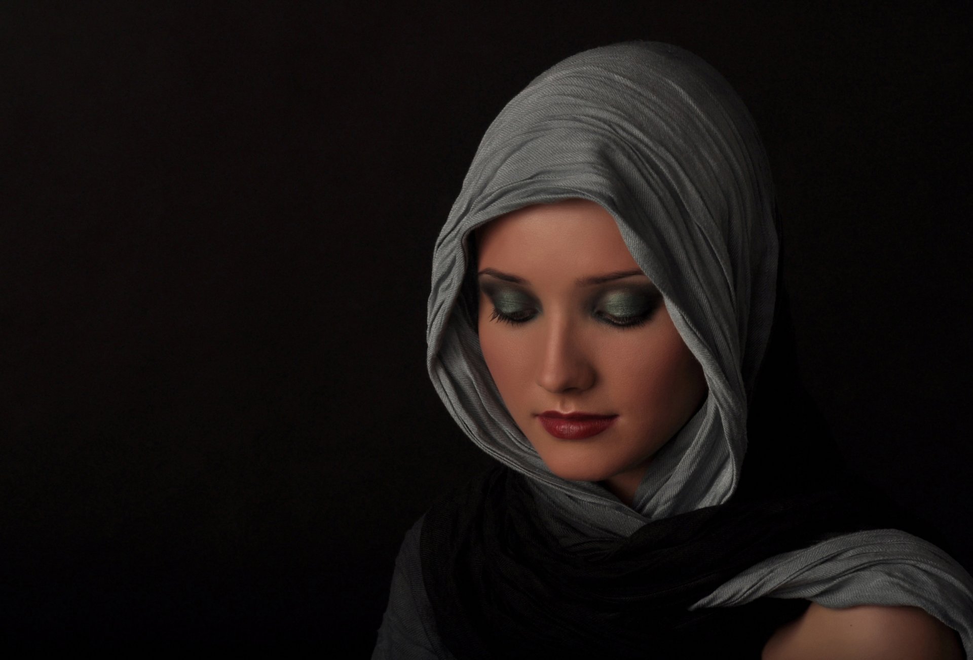 portrait scarf make-up