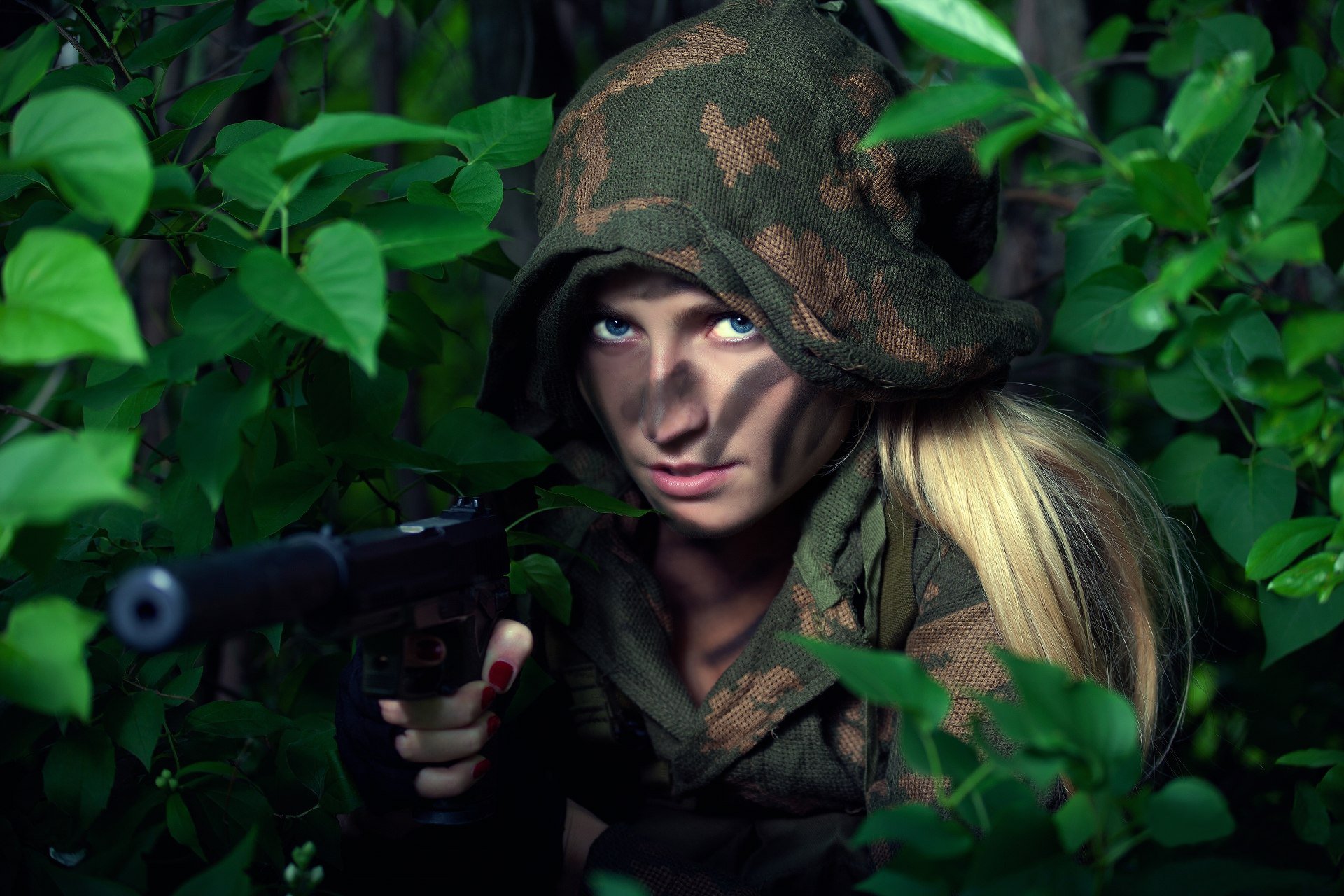 styl wojskowy scout girl combat coloring przebranie khaki broń pistolet tłumik pułapka na broń garnitur przebranie