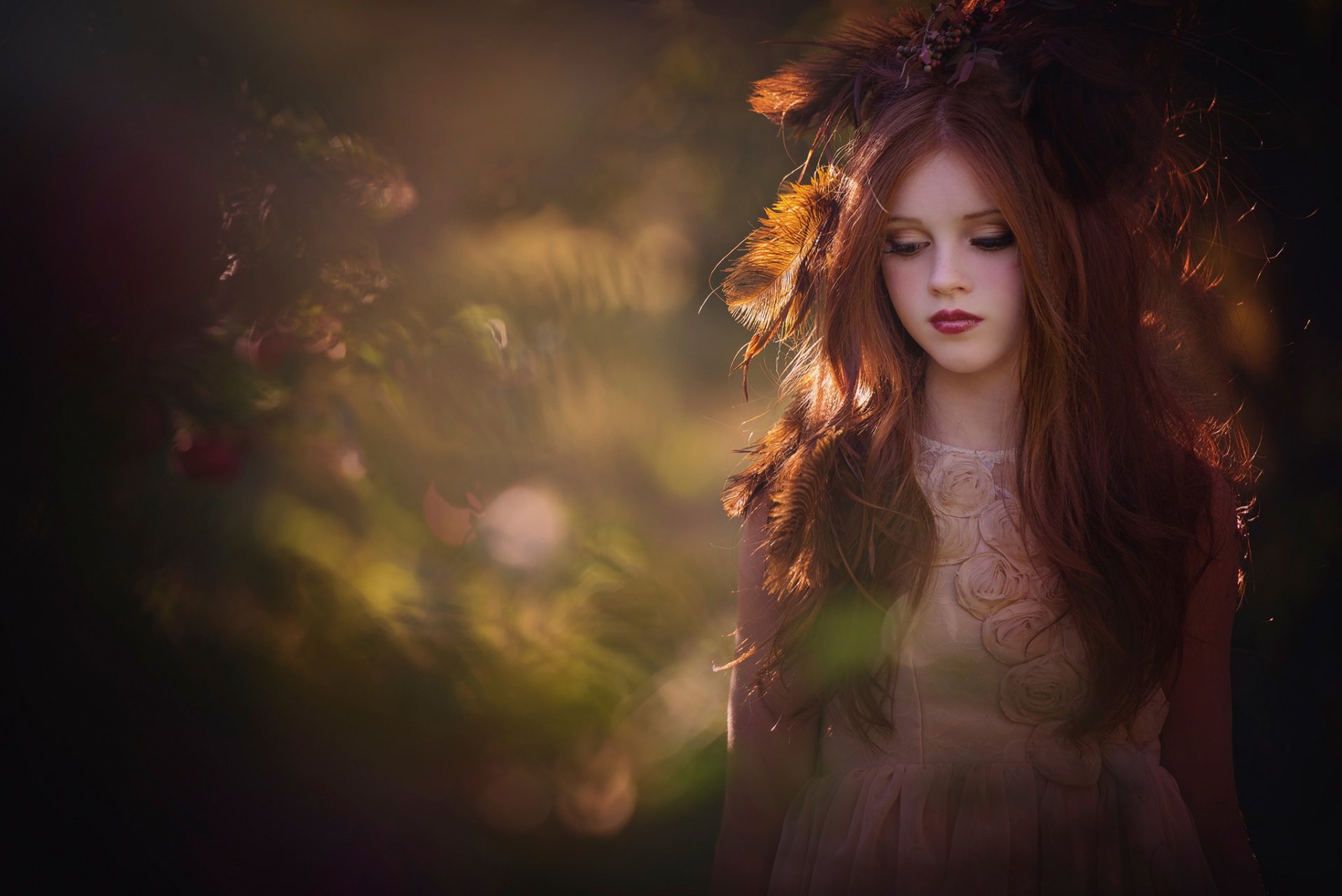 ragazza gioielli natura