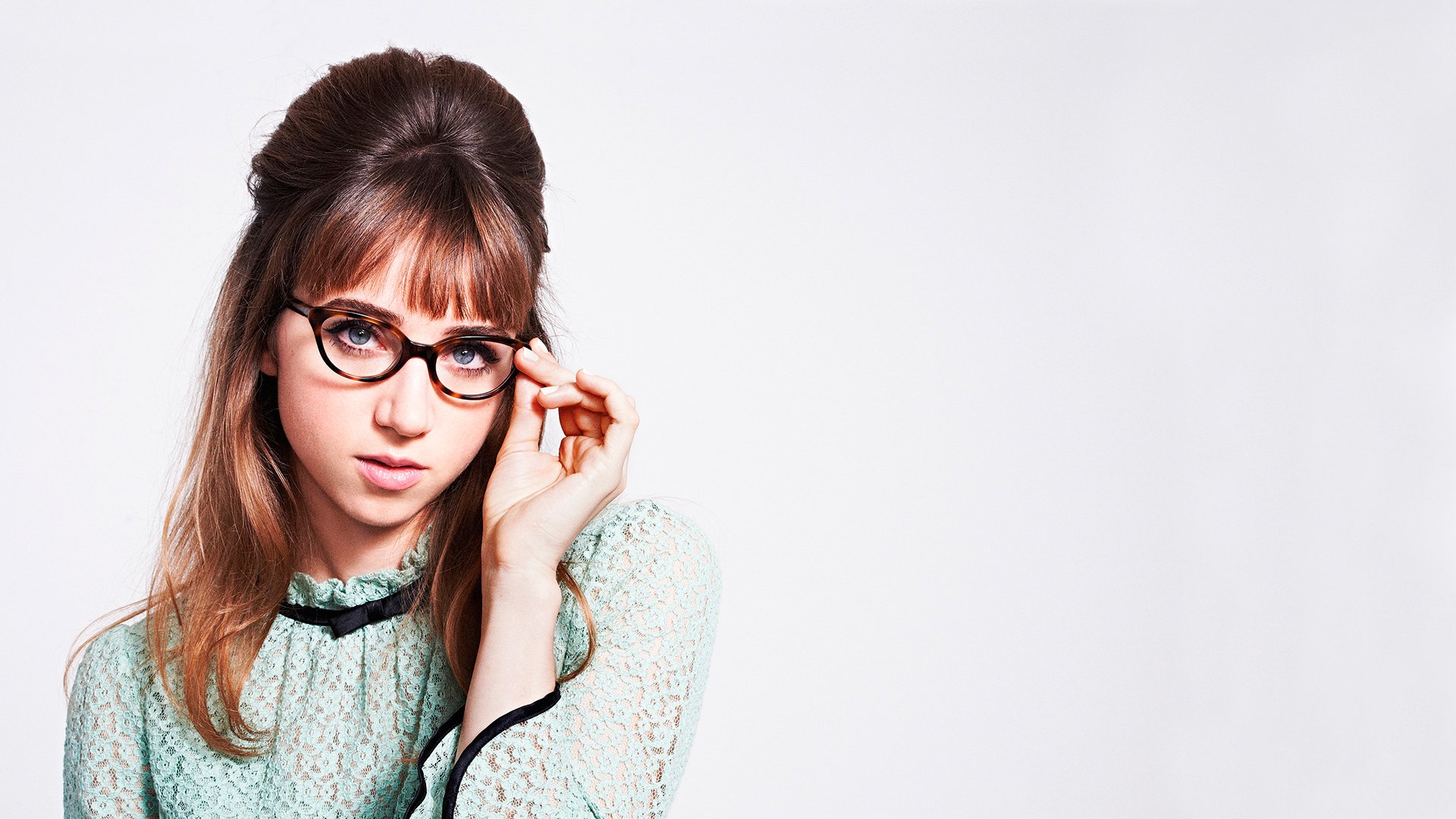 zoe kazan photoshoot retro brand warby parker