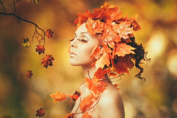 Herbst-Fotoshooting für Mädchen und Blätter