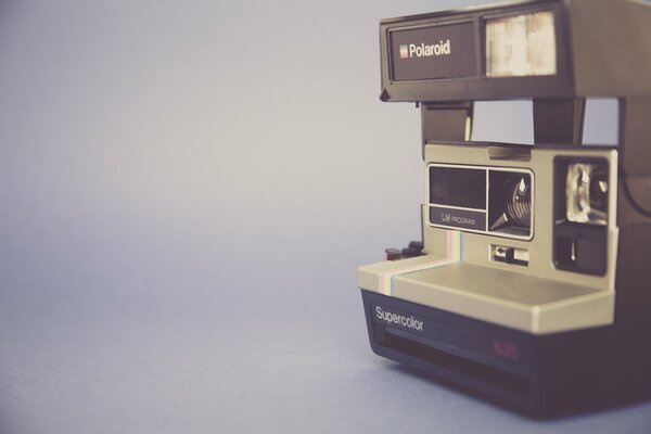 La primera cámara polaroid