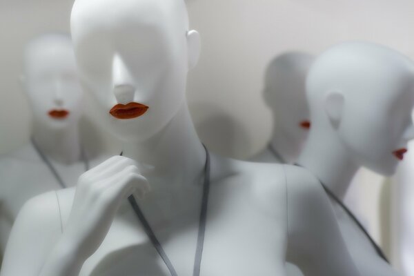 White mannequins with red lips