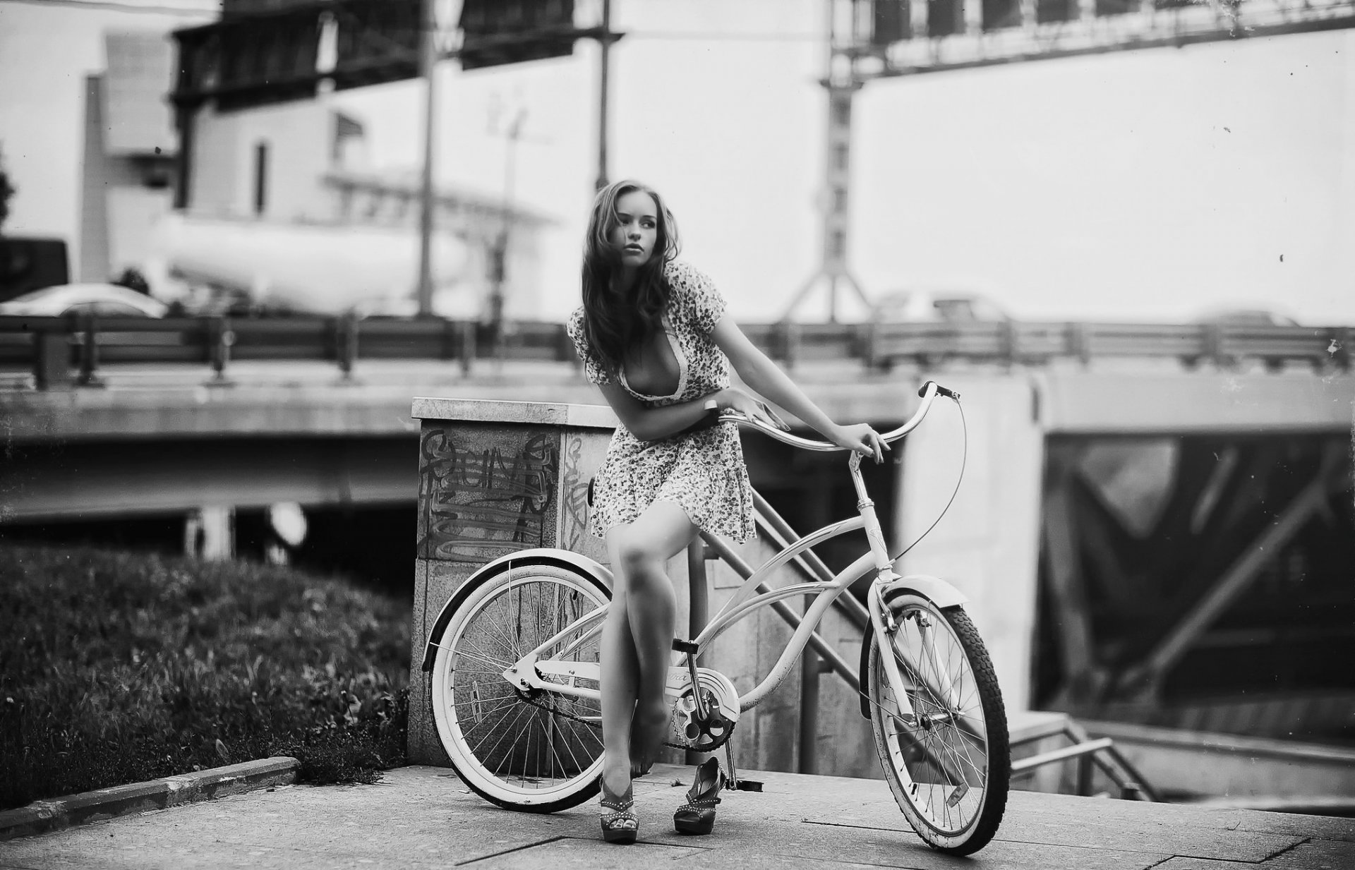 karen abramyan mädchen fahrrad retro-stil kratzer kratzer