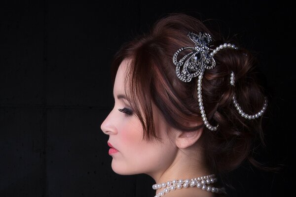 A girl with a pearl necklace in profile