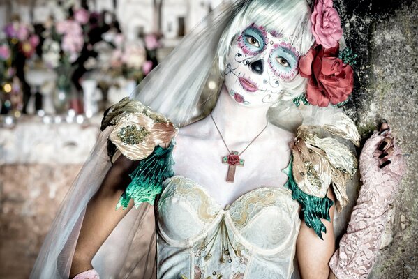 Fille avec un visage peint le jour des morts