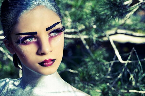 Model Kelsey Connor May in Gestalt einer Geisha