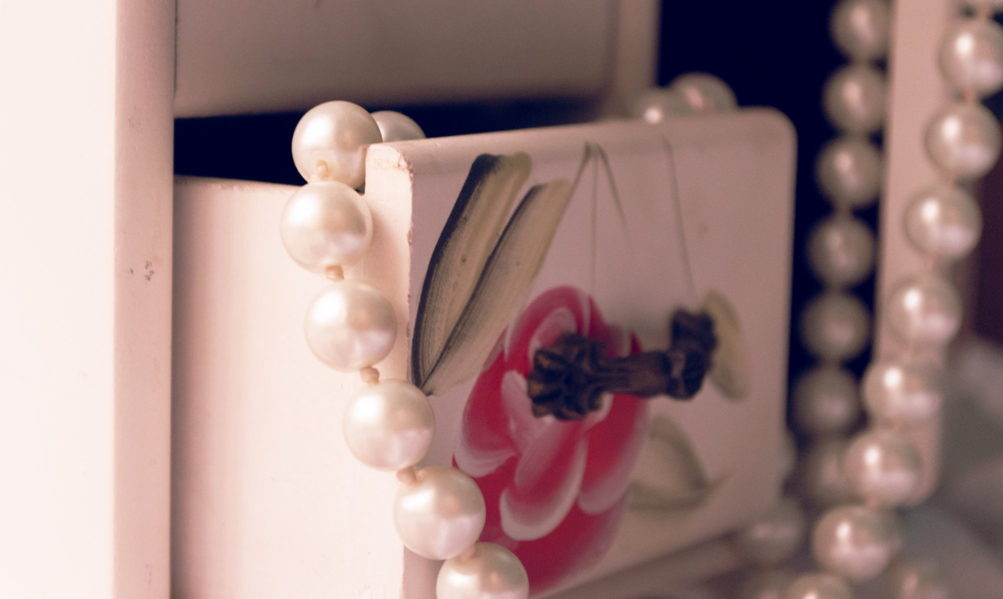 beads close up picture box