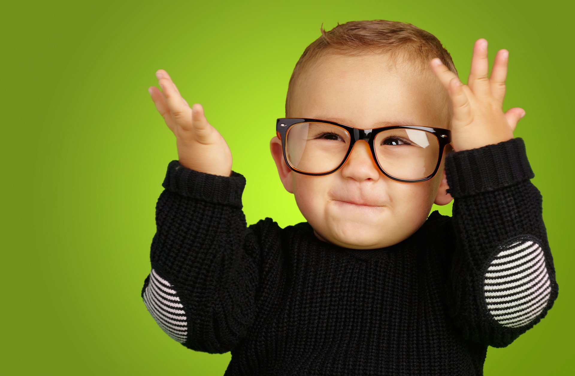 glücklich baby boy brille lächeln stil kind baby lustig glücklich augen kinder kind