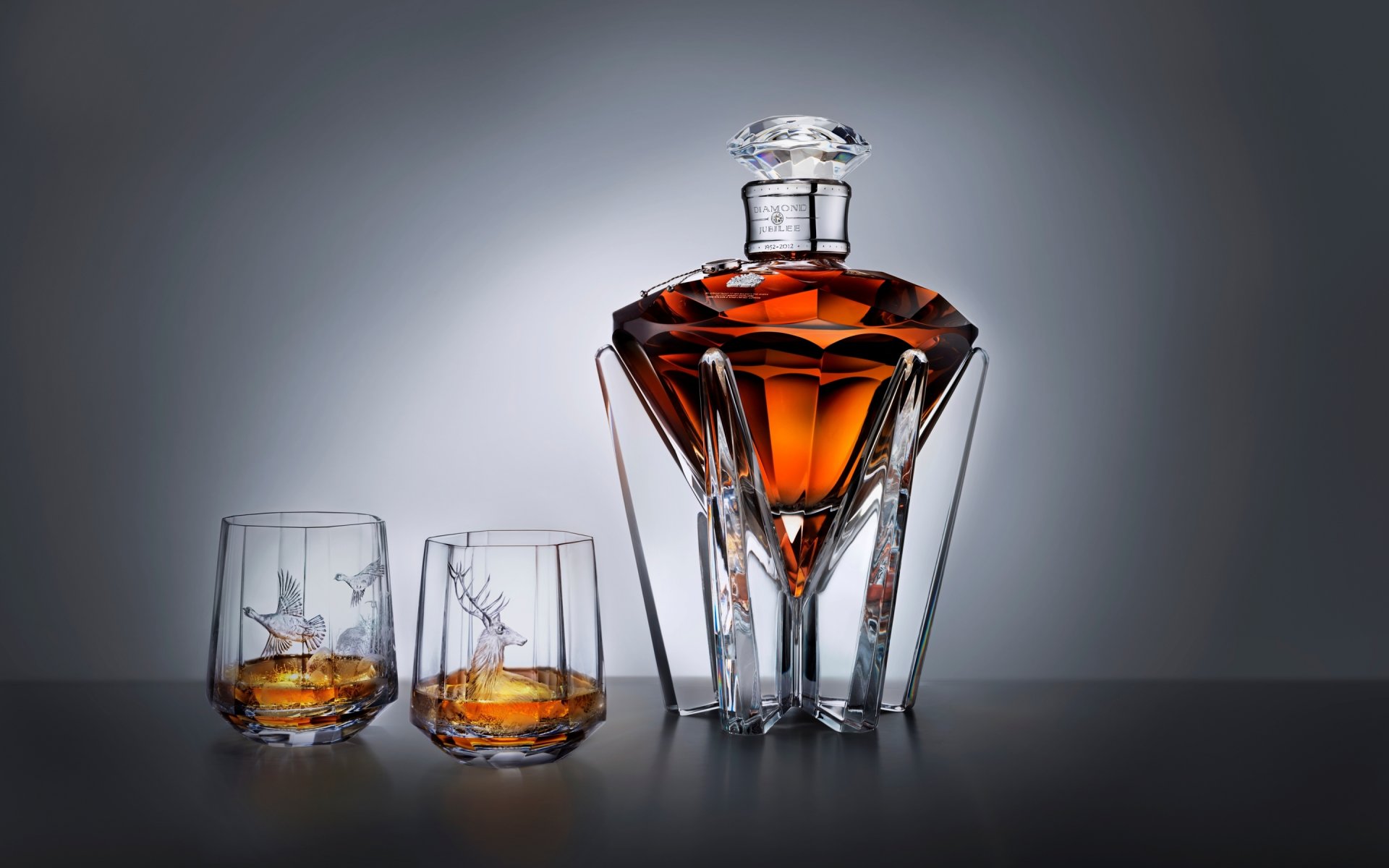 johnnie walker whisky diamant kleine glasgefäße hirsche enten tisch glasflasche