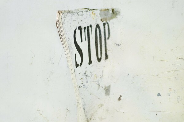 Inscription Stop sur fond blanc