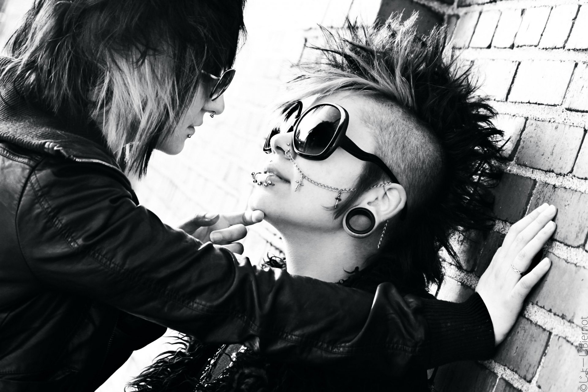 girl punk style tunnel piercing sunglasses ring metal mohawk cross kiss subculture