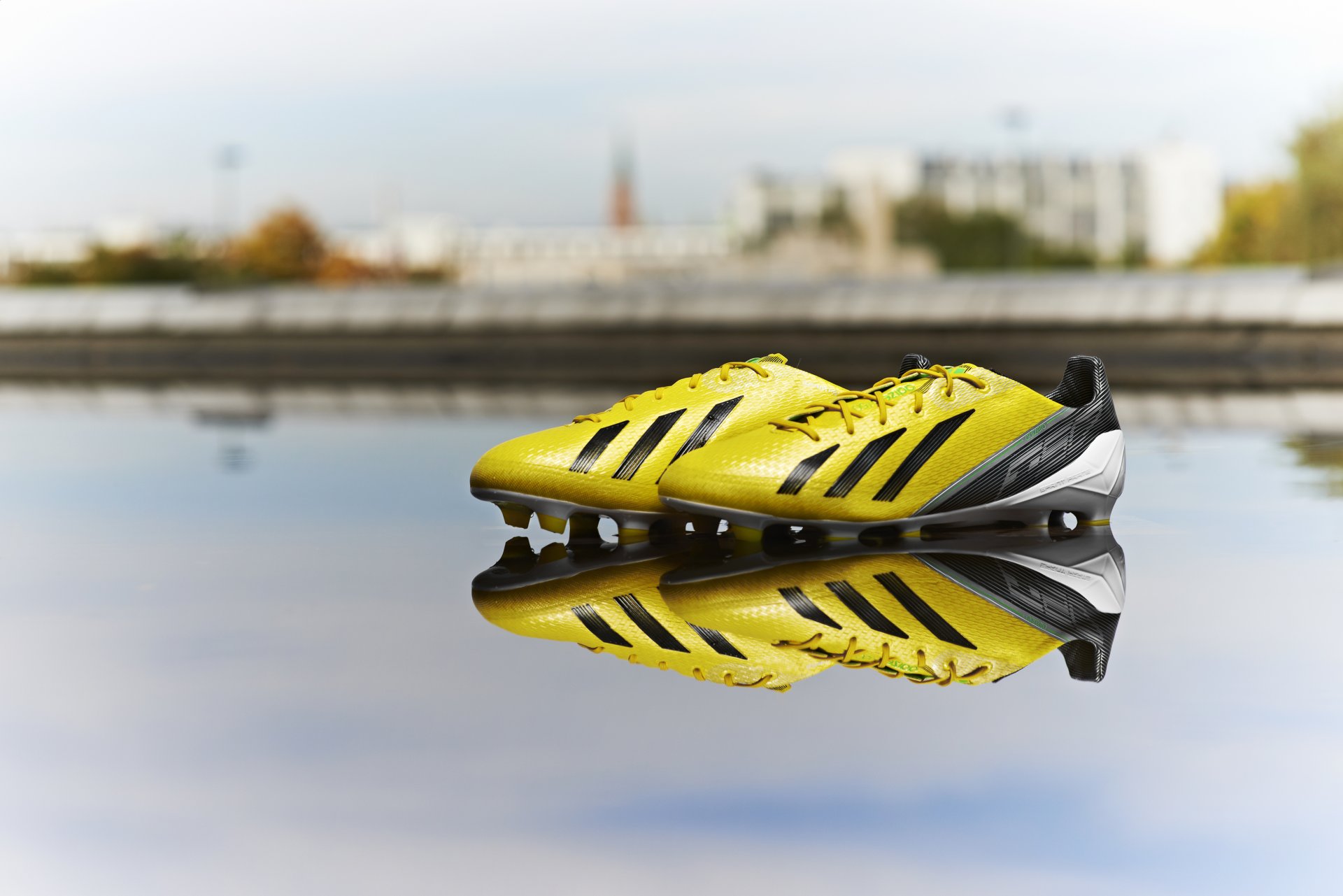 adidas adidas crampons chaussures réflexion jaune