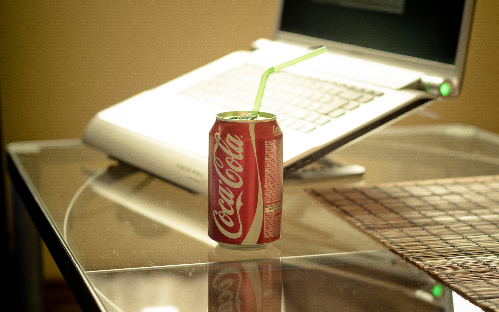 tyle coca-cola drink table glass notebook