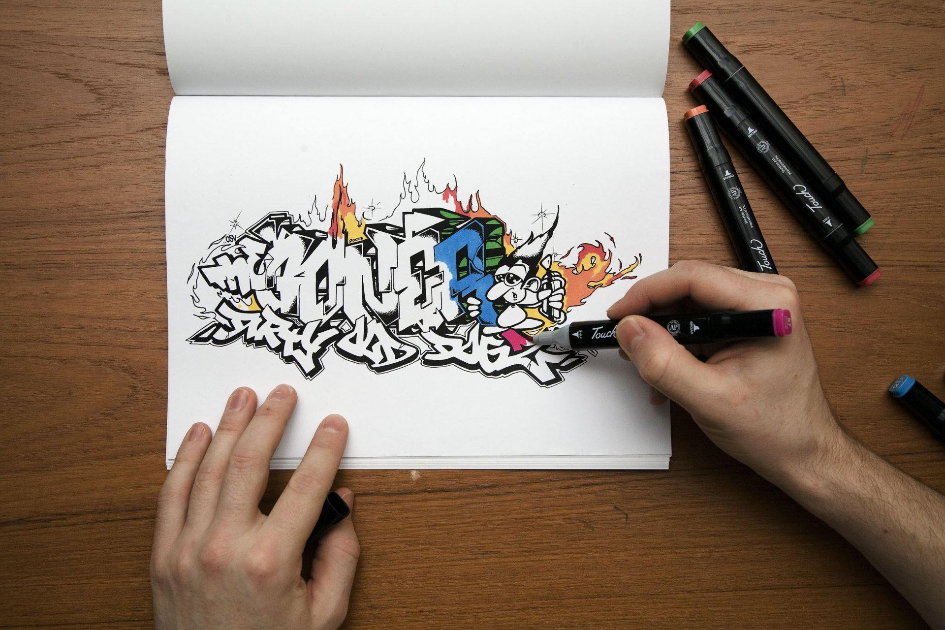 graffiti escritorio manos marcadores