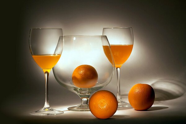 Nature morte oranges et verres de porc