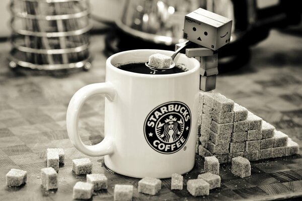 Café noir et blanc Starbucks et sucre