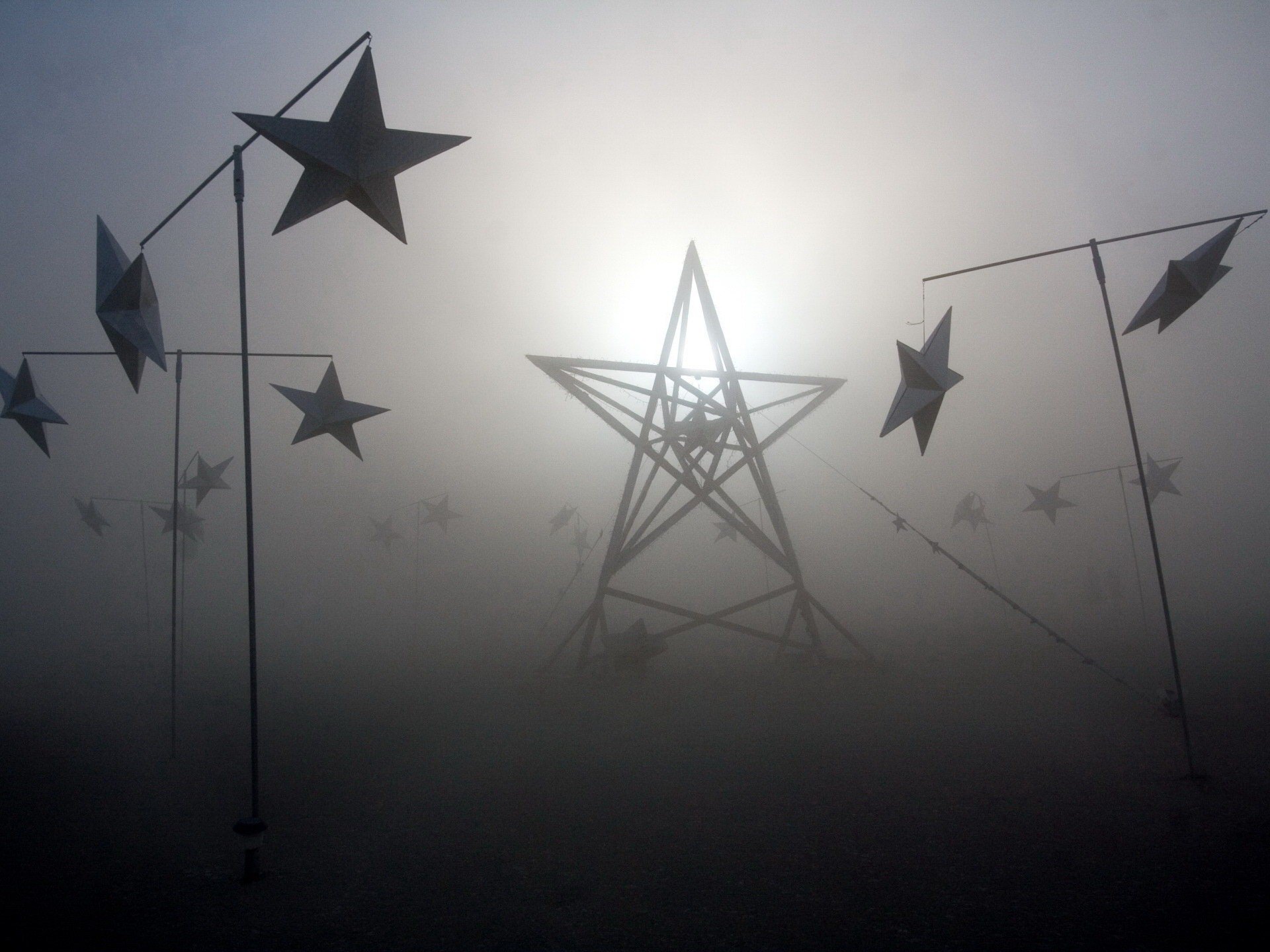 estrellas luz niebla