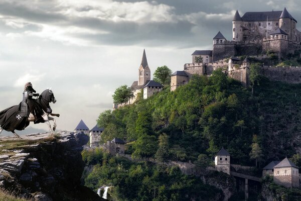 Ein Reiter reitet auf einem Pferd in die Burg