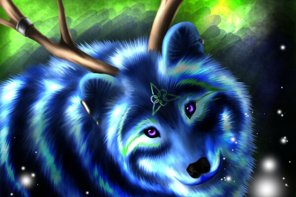 Lobo azul con cuernos mirando